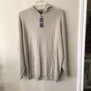 Man regular fit hooded sweater. Size M new with tags